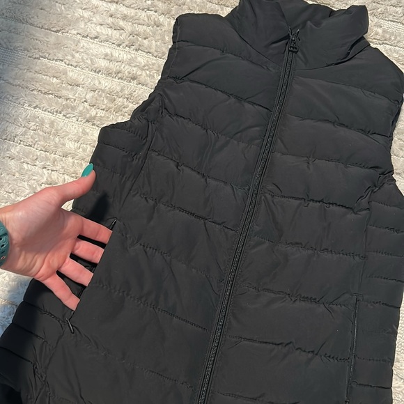 H& M Black Puffer Vest - Picture 2 of 3